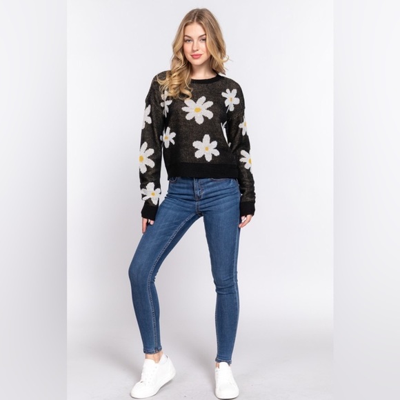 Women’s Black Dark Floral Sweater Jacquard Light Cropped Crewneck S, M, L NWT - Picture 3 of 4